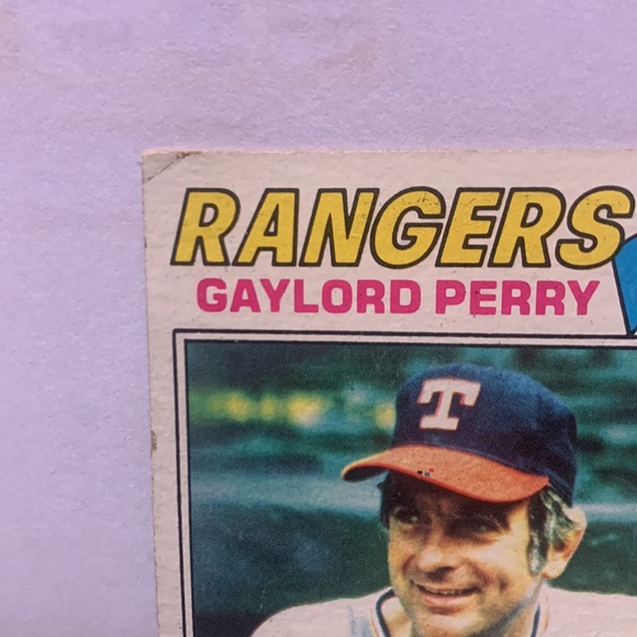 1977 Topps Gaylord Perry Rangers #152 (009) - Picture 3 of 5